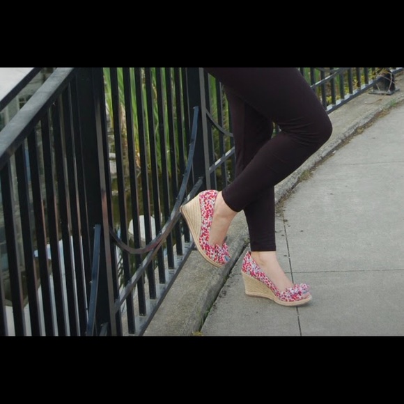 Shoes - Picture 3 of 9